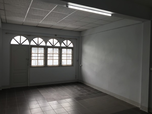 ให้เช่า ตึกแถว 4 ชั้น ต่อเติมเต็ม เอกชัย 69/1 ราคา 1หมื่นบาท/ด. บาท T. 086-4540423