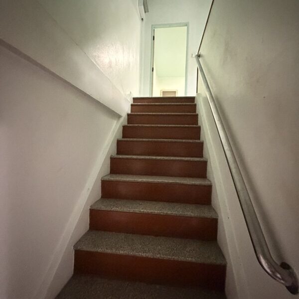 ให้เช่าทาวเฮ้าส์ 3 ชั้น หมู่บ้าน สินทวีแกรนด์วิลเลจน์ ใกล้ห้างเซ็นทรัลพระราม2 พร้อมอยู่ โทร 081-8218151