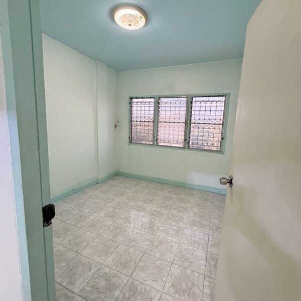 ให้เช่าทาวเฮ้าส์ 3 ชั้น หมู่บ้าน สินทวีแกรนด์วิลเลจน์ ใกล้ห้างเซ็นทรัลพระราม2 พร้อมอยู่ โทร 081-8218151