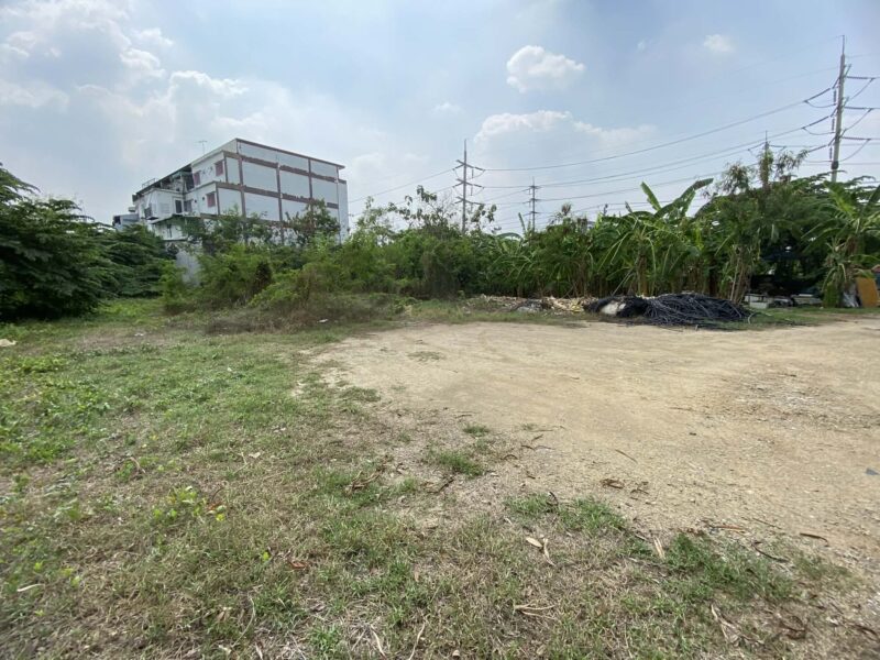 "ขายที่ดินติดถนนใหญ่ติวานนท์ 2-2-85 ไร่ ทำเลทองใกล้โรงเรียนสวนกุหลาบนนท์ เหมาะทำธุรกิจ"