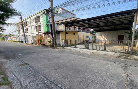 ขายที่ดินพร้อมสิ่งปลูกสร้าง 31 ตร.ว. เข้า-ออกได้ 2 ซอย (ลาดพร้าว 58 และ 60)