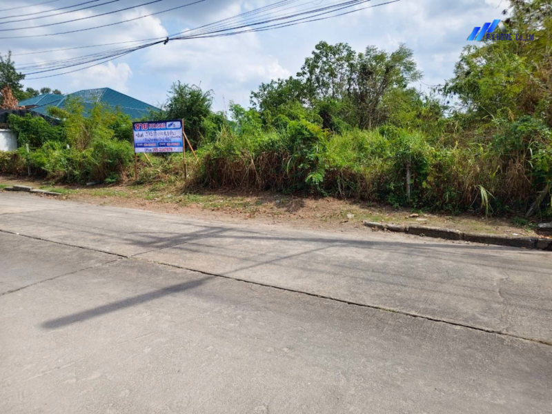 ขายถูกที่ดินถมแล้วในโครงการเมืองเอก โครงการ 4 ที่ตั้ง หลักหก เมืองปทุมธานี ปทุมธานี เพียง 8,500,000 บาท (22,600 บาท/ตรว.) รายละเอียดทรัพย์ - เนื้อที่ 3 งาน 75 ตร.ว (375 ตร.ว.) | หน้ากว้าง 60 X 25 เมตร - ที่ดินถมเสมอถนนคอนกรีตอย่างดี ถนนกว้