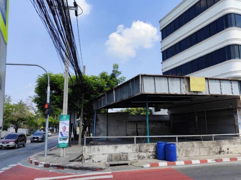 Rent Warehouse closed road and show room near Suan Luang Rama IX Park. at Prawet ให้เช่าโกดังหรือโชว์รูมสินค้า อาคารติดถนน ประเวศ