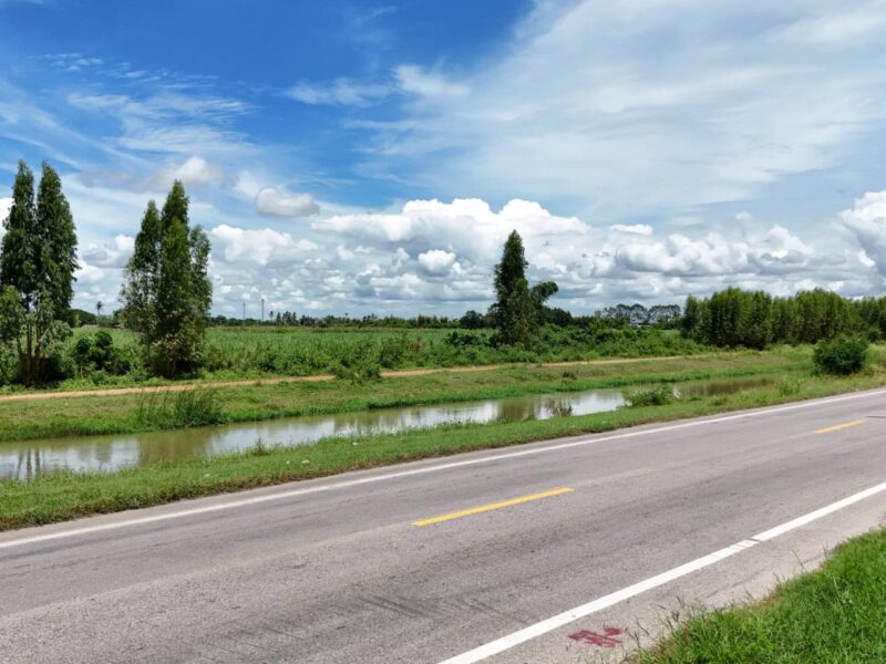 ที่ดินสวยถมแล้ว ติดคลองส่งน้ำชลประทาน วิวสวย อำเภอท่าม่วง กาญจนบุรี