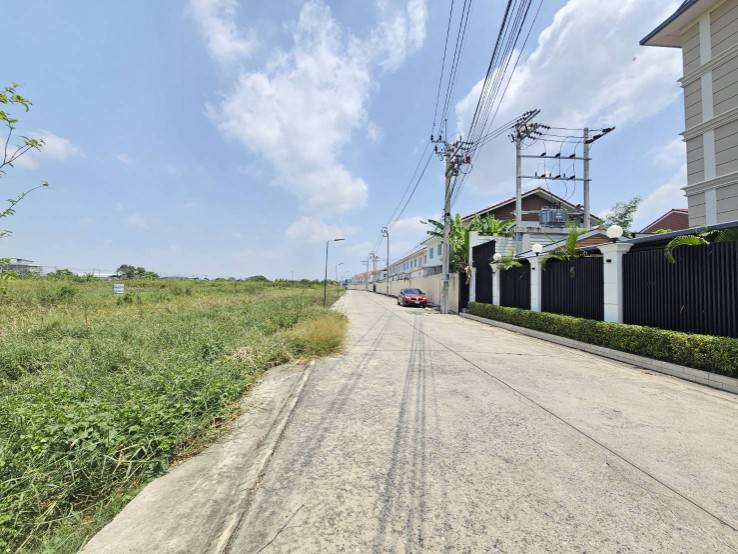 ขายที่ดิน ทำเลทอง ติดถนนคอนกรีต ใกล้สนามบินสุรรณภูมิ