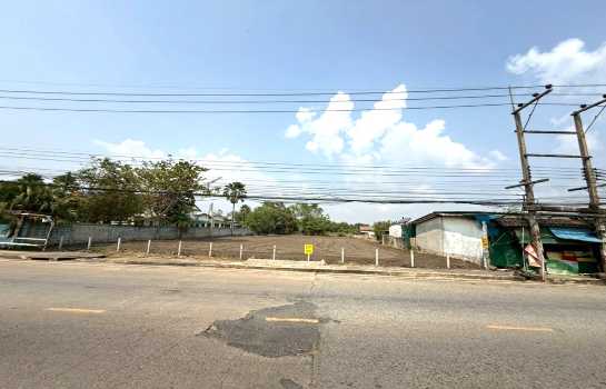 ขาย ที่ดิน ทำเลค้าขาย ME157 ติดถนนเกาะโพธิ์ สามแยก ท่าบุญมี เกาะจันทร์ ชลบุรี . 236 ตรม 4 ไร่ 2 งาน 85 ตรว ใกล้ตลาดเกาะโพธิ์ เพียง 3 Km.