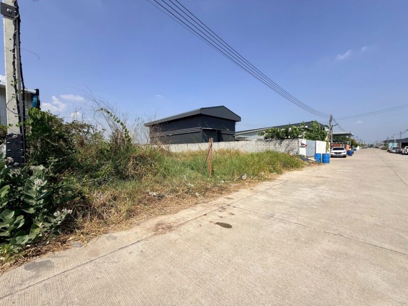 ขายด่วนที่ดิน 180 ตรว ติดถนนสาธารณะ ถมแล้ว ซอยเปาร์อิน 16 อ.ลาดหลุมแก้ว จ.ปทุมธานี