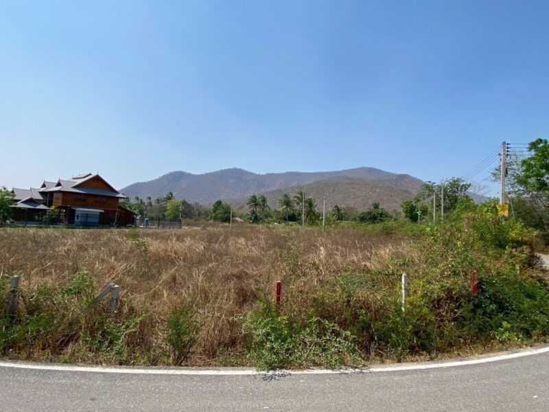 ขายด่วนที่ดิน 200 ตรว ติดถนนสาธารณะ2ด้าน แปลงมุม ห้วยทรายเหนือ ชะอำ เพชรบุรี