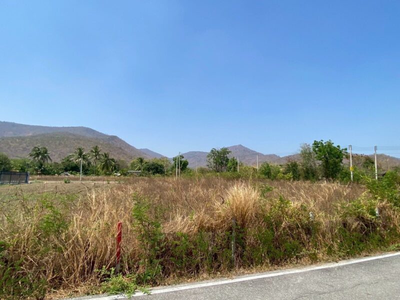 ขายด่วนที่ดิน 200 ตรว ติดถนนสาธารณะ2ด้าน แปลงมุม ห้วยทรายเหนือ ชะอำ เพชรบุรี