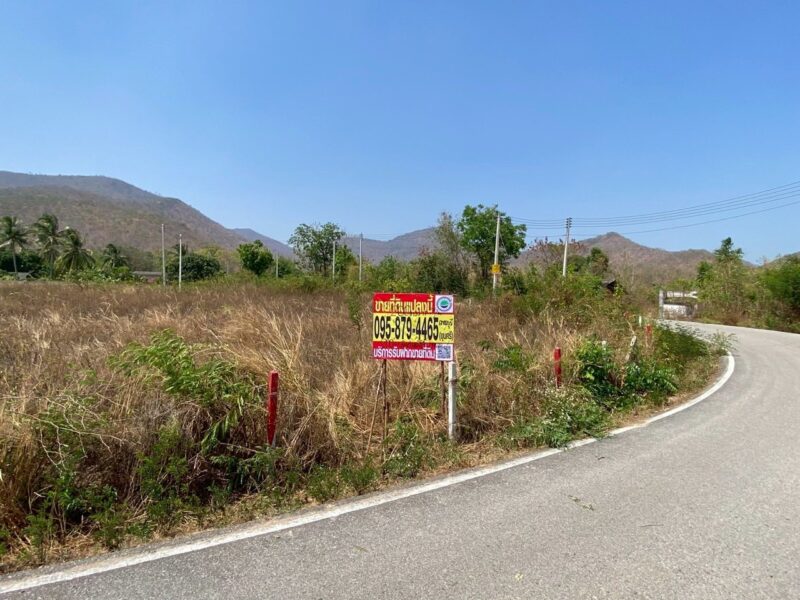 ขายด่วนที่ดิน 200 ตรว ติดถนนสาธารณะ2ด้าน แปลงมุม ห้วยทรายเหนือ ชะอำ เพชรบุรี