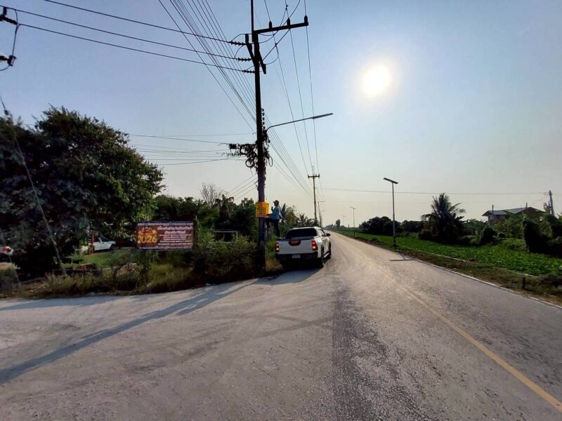 ขายด่วนที่ดิน 96 ตรว ติดถนนสาธารณะ ลานตากฟ้า นครชัยศรี นครปฐม