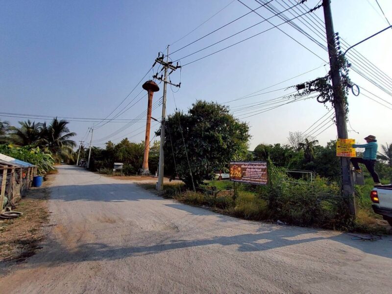 ขายด่วนที่ดิน 96 ตรว ติดถนนสาธารณะ ลานตากฟ้า นครชัยศรี นครปฐม