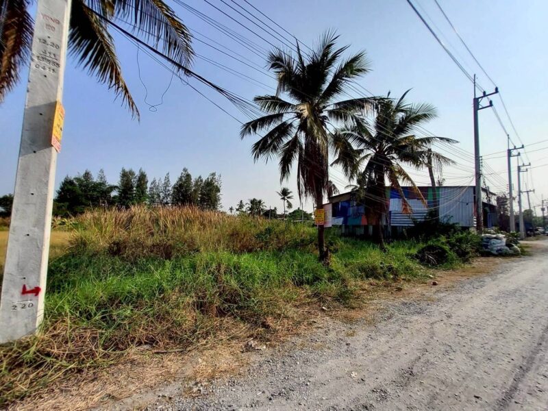 ขายด่วนที่ดิน 96 ตรว ติดถนนสาธารณะ ลานตากฟ้า นครชัยศรี นครปฐม