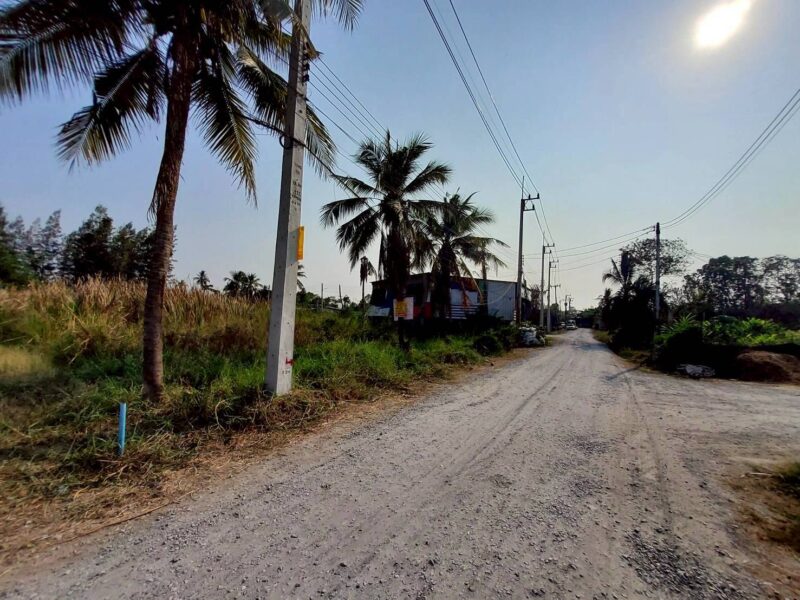 ขายด่วนที่ดิน 96 ตรว ติดถนนสาธารณะ ลานตากฟ้า นครชัยศรี นครปฐม