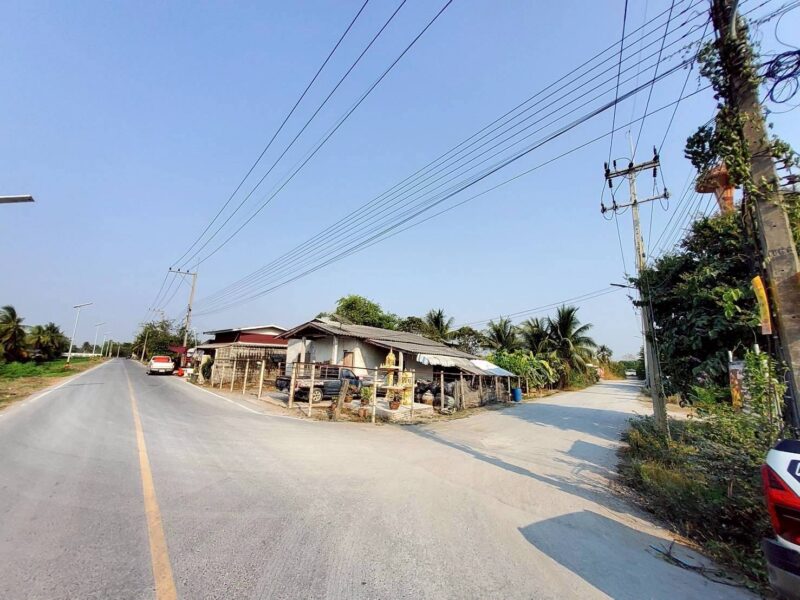 ขายด่วนที่ดิน 96 ตรว ติดถนนสาธารณะ ลานตากฟ้า นครชัยศรี นครปฐม