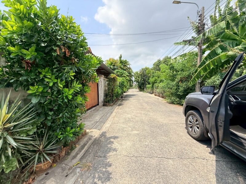 ขายด่วนที่ดินใกล้รถไฟฟ้า 120 ตรว ติดถนนคอนกรีต 2 ด้าน ซ.กาหลง 7,8 เมืองนนทบุรี