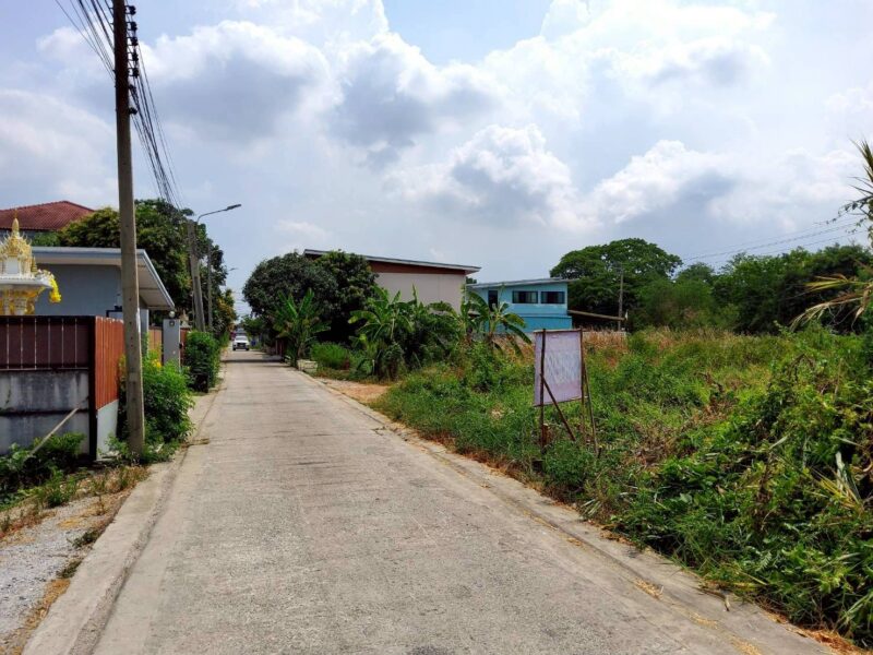 ขายด่วนที่ดินใกล้ รร.สารสาสน์วิเทศไทรน้อยพิทยาคาร 176 ตรว ติดถนนสาธารณะ ซ.มิตรอารีย์ 2 บางบัวทอง นนทบุรี