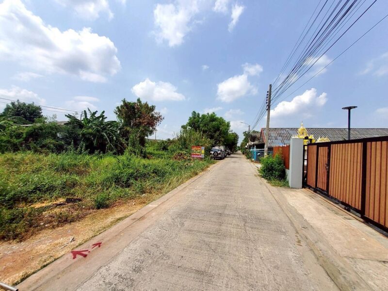 ขายด่วนที่ดินใกล้ รร.สารสาสน์วิเทศไทรน้อยพิทยาคาร 176 ตรว ติดถนนสาธารณะ ซ.มิตรอารีย์ 2 บางบัวทอง นนทบุรี