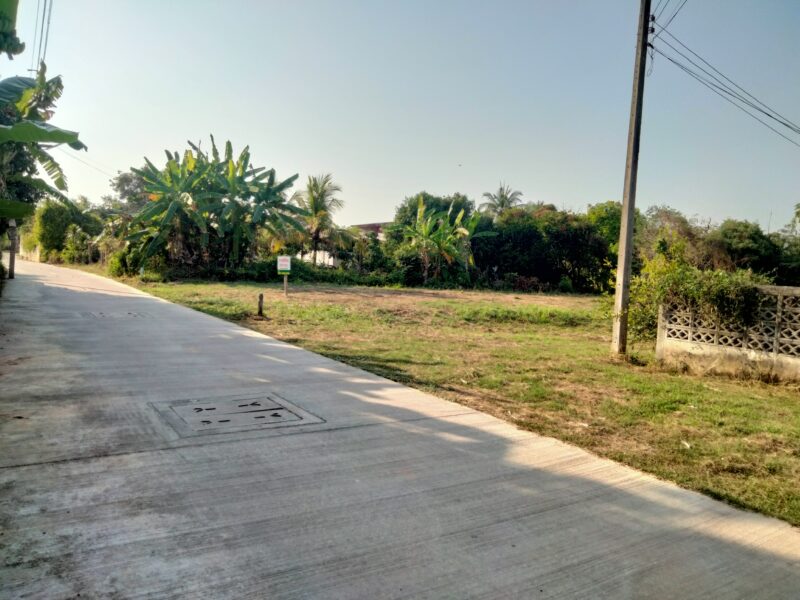 ที่ดินสวย200ตร.ว. ติดทางสาธารณะ2ด้าน