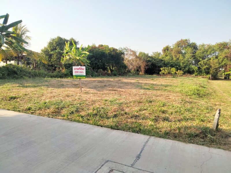 ที่ดินสวย200ตร.ว. ติดทางสาธารณะ2ด้าน