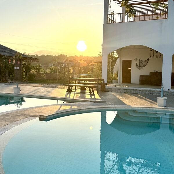 ขายกิจการร้านกาแฟ สระว่ายน้ำ วิลล่า 4 หลัง อ.แม่ริม จ.เชียงใหม่ พร้อมบริหารกิจการต่อได้เลย โทร 088-9162454