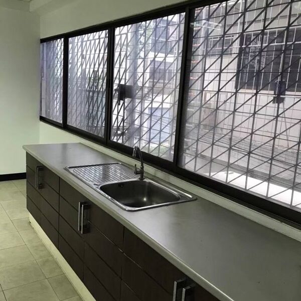 ขายตึกอาคารพาณิชย์ 4 ชั้น หาดใหญ่ สงขลา ทำเลดี ใจกลางเมือง น้ำไม่เคยท่วม โทร 081-6985117