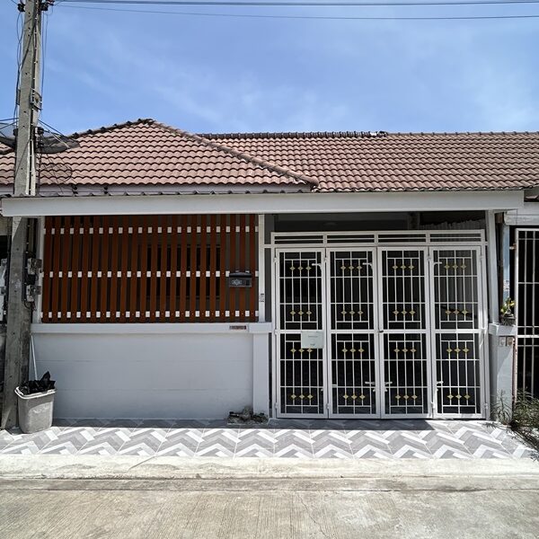 ทาวน์เฮ้าส์ รีโนเวทใหม่ ให้เช่า ม.นิราวิลล์ ฝั่งตรงข้าม สวนอุตสาหกรรม จงสถิตย์ ใกล้ซอย บางบอน 5 โทร 0935109099