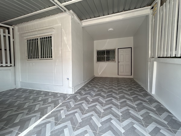 ทาวน์เฮ้าส์ รีโนเวทใหม่ ให้เช่า ม.นิราวิลล์ ฝั่งตรงข้าม สวนอุตสาหกรรม จงสถิตย์ ใกล้ซอย บางบอน 5 โทร 0935109099