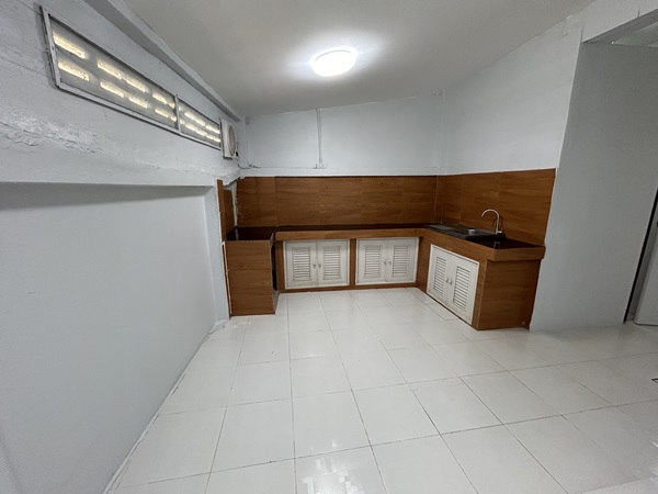 ทาวน์เฮ้าส์ รีโนเวทใหม่ ให้เช่า ม.นิราวิลล์ ฝั่งตรงข้าม สวนอุตสาหกรรม จงสถิตย์ ใกล้ซอย บางบอน 5 โทร 0935109099