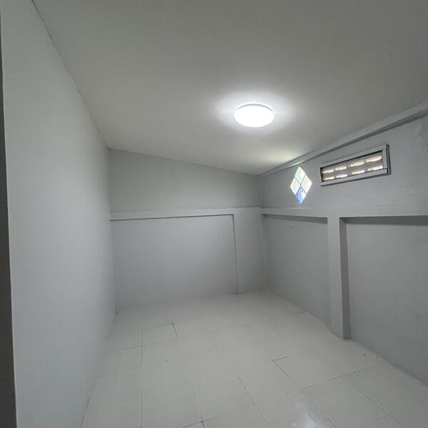 ทาวน์เฮ้าส์ รีโนเวทใหม่ ให้เช่า ม.นิราวิลล์ ฝั่งตรงข้าม สวนอุตสาหกรรม จงสถิตย์ ใกล้ซอย บางบอน 5 โทร 0935109099