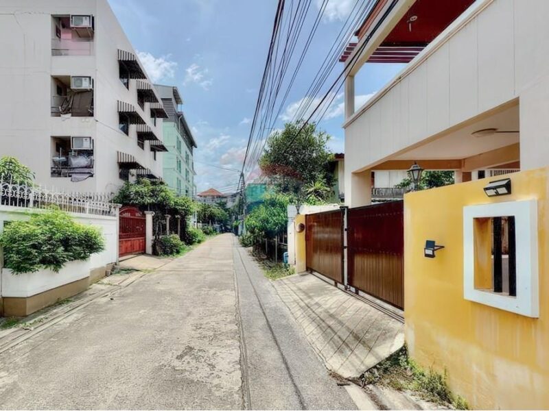 ขายด่วน!!บ้านเก่า ทำเลทอง ใจกลางสุขุมวิท 71 ราคาปรับลง เหลือ 12.9 ล้านบาท !