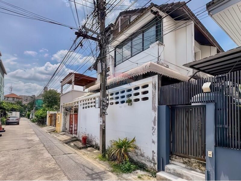 ขายด่วน!!บ้านเก่า ทำเลทอง ใจกลางสุขุมวิท 71 ราคาปรับลง เหลือ 12.9 ล้านบาท !