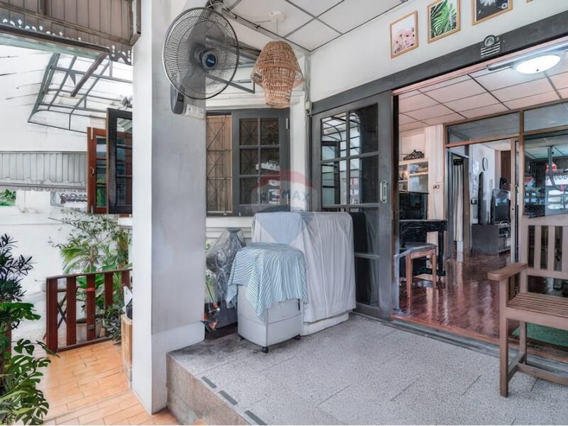ขายด่วน!!บ้านเก่า ทำเลทอง ใจกลางสุขุมวิท 71 ราคาปรับลง เหลือ 12.9 ล้านบาท !