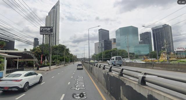 ขายด่วน ที่ดินติดถนนรัชดาภิเษก ใกล้เมเจอร์รัชโยธินเพียง 500 เมตร ราคาถูกที่สุดแปลงสุดท้าย ติดต่อ 063-363-4664
