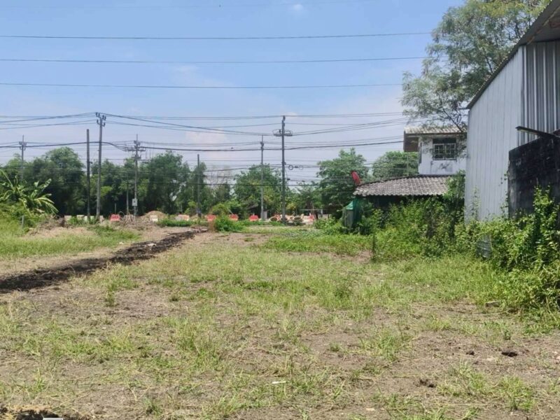 ขายด่วนที่ดิน 165.7 ตรว ติดถนนหินคลุก ถนนมิตรไมตรี หนองจอก กทม.