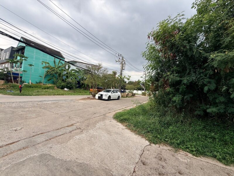 ขายด่วนที่ดิน 49 ตรว ติดถนนสาธารณะ 3 ด้าน ถมแล้ว ซ.พัฒนาการ 69 แยก 3-2 ประเวศ กทม.