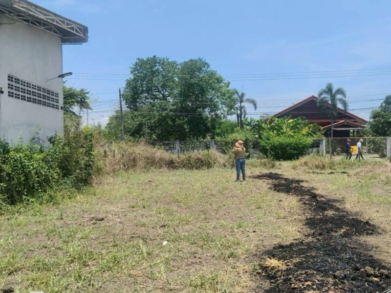 ขายด่วนที่ดิน 165.7 ตรว ติดถนนหินคลุก ถนนมิตรไมตรี หนองจอก กทม.