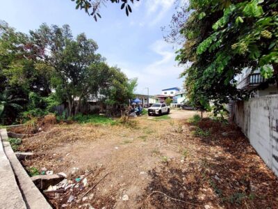 ขายที่ดินใกล้วัดเสด็จ 73 ตรว ติดถนนคอนกรีต ด้านข้างติดคลอง ซ.บ้านลาน สวนพริกไทย เมืองปทุมธานี