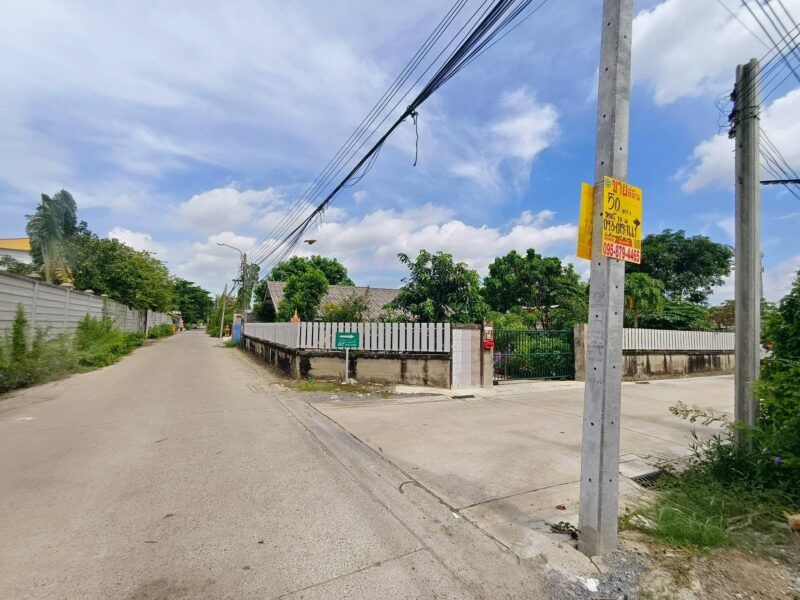 ขายด่วนที่ดินถนนติวานนท์ 50 ตรว ติดถนนคอนกรีต ถมแล้ว บางพูด ปากเกร็ด นนทบุรี