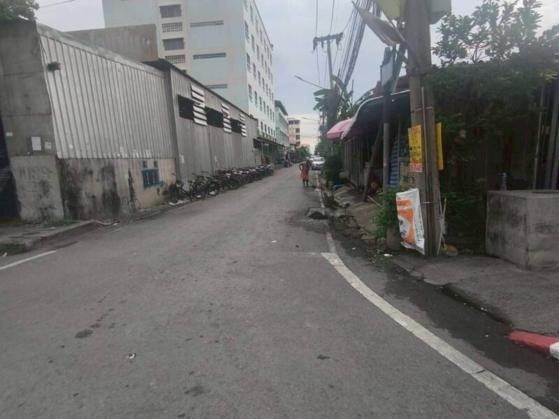 ขายด่วนที่ดินใกล้ ม.กรุงเทพ 50 ตรว ติดถนนลาดยาง ถมแล้ว ซ.คลองหลวง 31 คลองหลวง ปทุมธานี