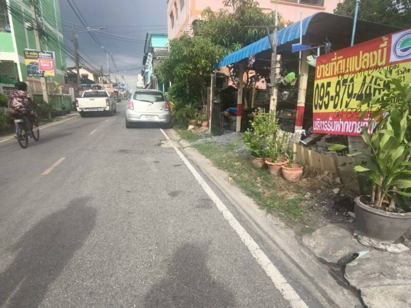 ขายด่วนที่ดินใกล้ ม.กรุงเทพ 50 ตรว ติดถนนลาดยาง ถมแล้ว ซ.คลองหลวง 31 คลองหลวง ปทุมธานี