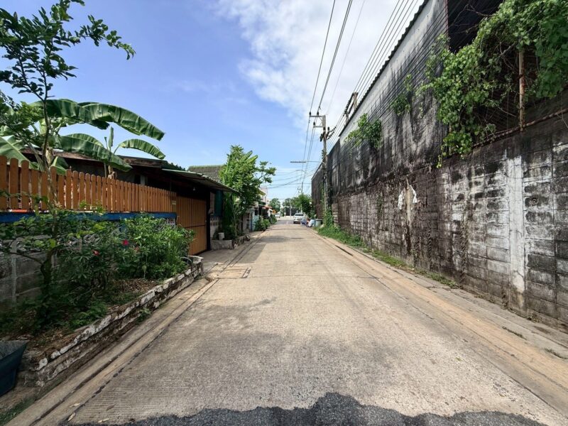 ขายด่วนที่ดิน 119 ตรว ติดถนนคอนกรีต ซ.เพชรเกษม 81 กระทุ่มแบน สมุทรสาคร