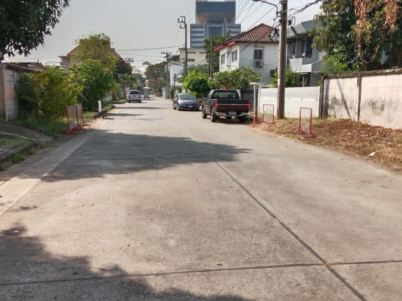 ขายที่ดิน 107 ตรว. หมู่บ้านเมืองทอง ซอยแจ้งวัฒนะ-ปากเกร็ด 29 ห่างถนนแจ้งวัฒนะเพียง 250 เมตร