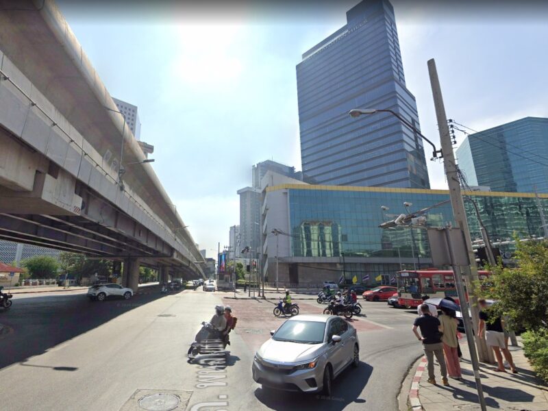 ขายด่วน ที่ดินติดถนนรัชดาภิเษก ใกล้เมเจอร์รัชโยธินเพียง 500 เมตร ราคาถูกที่สุดแปลงสุดท้าย ติดต่อ 063-363-4664
