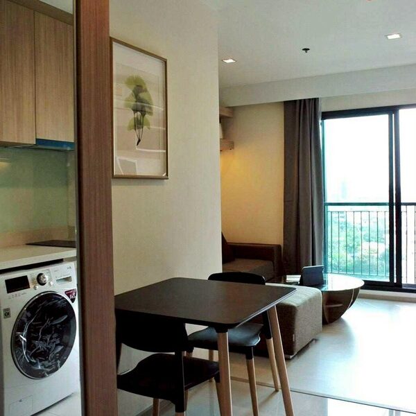 For sale RHYTHM SUKHUMVIT 36-38 ใจกลางทองหล่อ ใกล้ BTS ชั้น 10 วิวสระ โทร 094-9963362