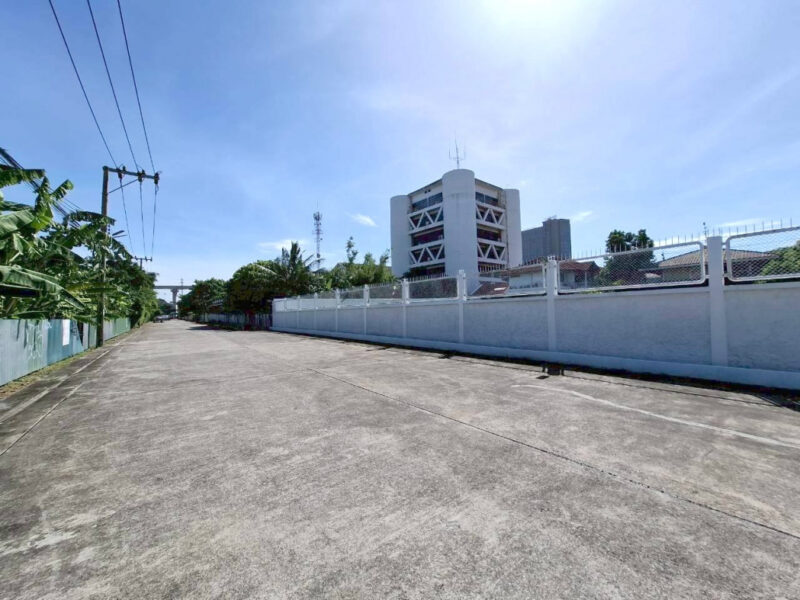 ขาย ที่ดิน ซอยลาดพร้าว 88-1 ขนาด 300 ตรว ใกล้ถนนลาดพร้าวเพียง 180 เมตร