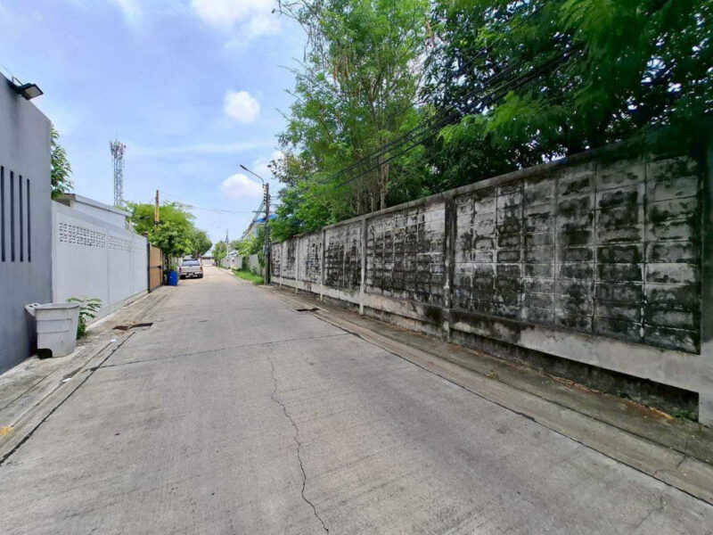 ขาย ที่ดิน แถมโกดัง อ่อนนุช17 215 ตรว ถนนกว้าง 6 เมตร