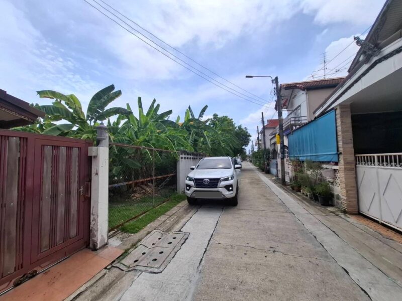 ขายถูกที่ดินนนทบุรี 90 ตรว ติดถนนคอนกรีต ถมแล้ว+ล้อมกำแพง ม.ณรงค์สุขนิเวศน์ ซ.5 เมืองนนทบุรี