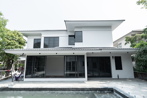 ขายบ้านเดี่ยว ลัดดารมย์ อิลิแกนซ์ ราชพฤกษ์ ทำใหม่ทั้งหลัง ตกแต่งสไตล์ยุโรป โทร 0944836998