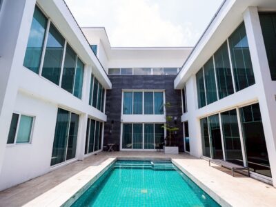 ขายบ้านเดี่ยวระดับลักชัวรี พร้อมสระว่ายน้ำส่วนตัว เมืองแก้ว บางนา